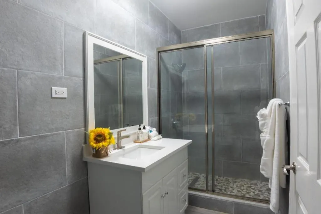 Soak'D Pineapple Villa Berrydale
